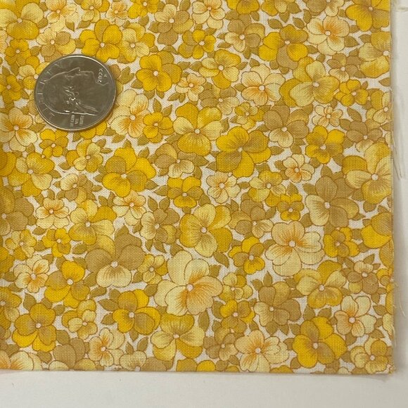 1/2 Yard Cut Quilting Fabric Benarex Yellow Floral Flowers International Crafts - Picture 1 of 6